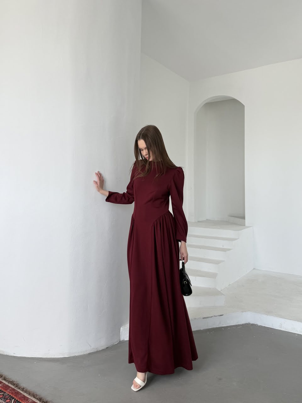 Yandan büzgülü volanlı maxi elbise