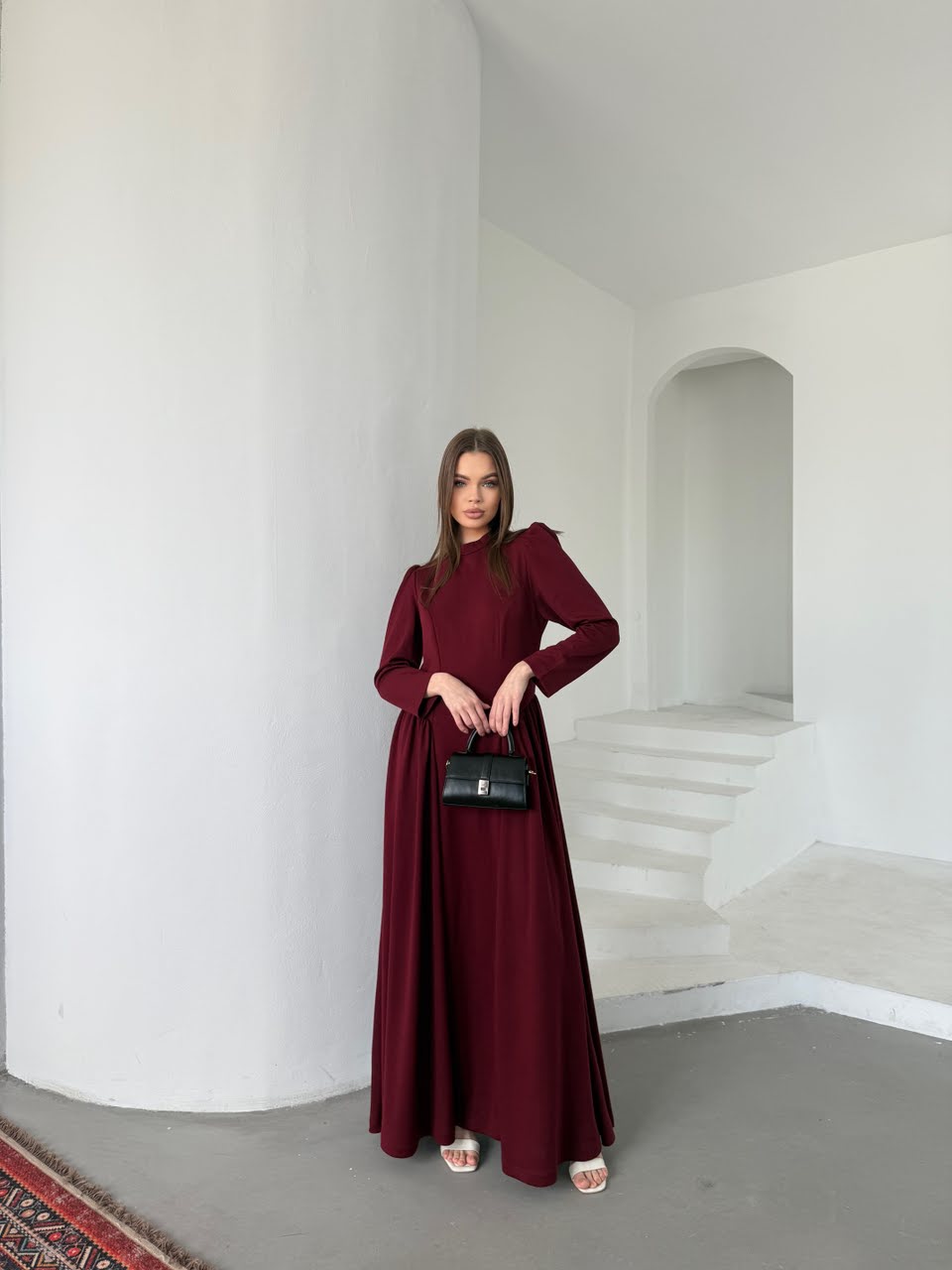 Yandan büzgülü volanlı maxi elbise - Görsel 3