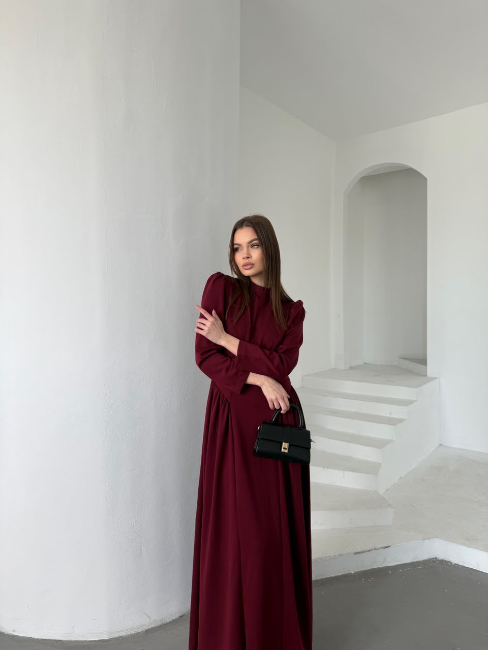 Yandan büzgülü volanlı maxi elbise - Görsel 4