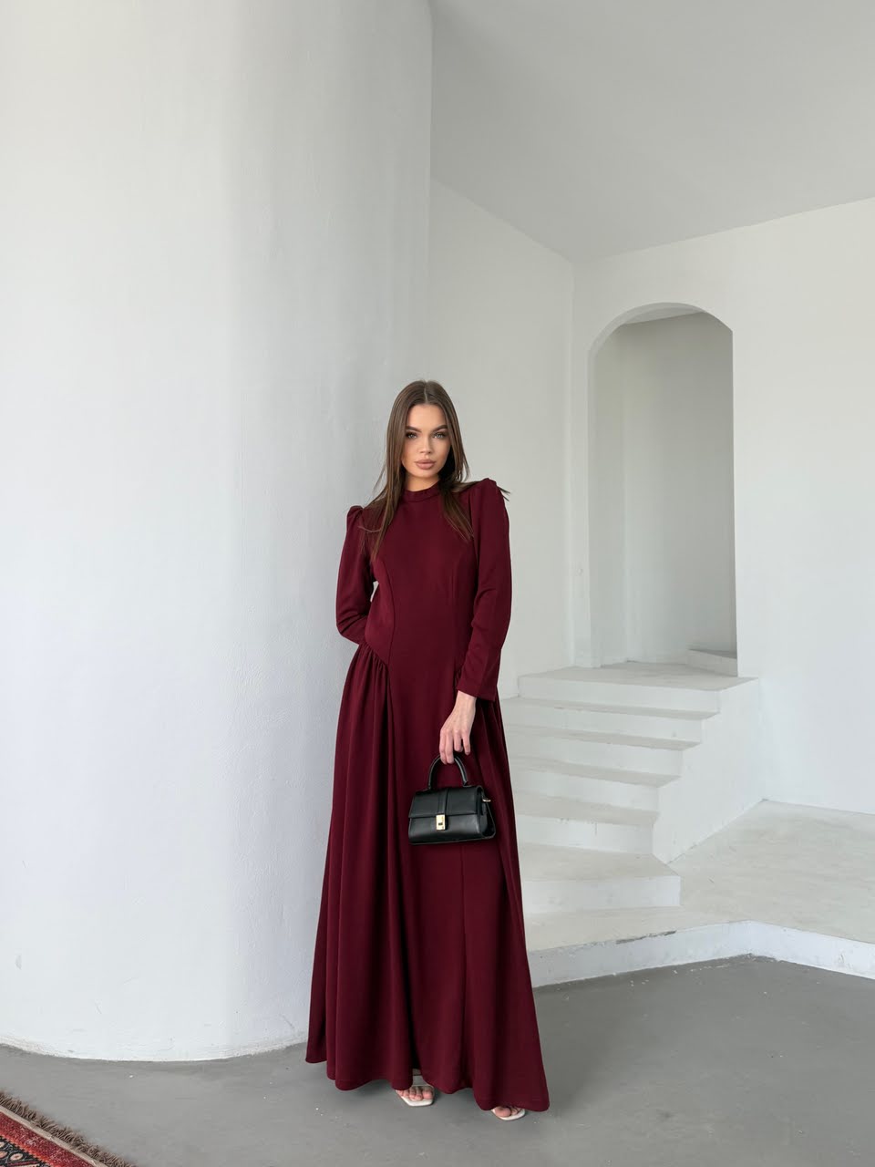 Yandan büzgülü volanlı maxi elbise - Görsel 6